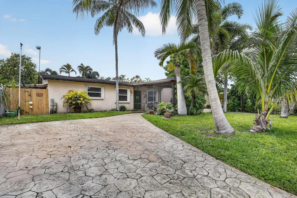 7140 Meade Street Hollywood FL 33024