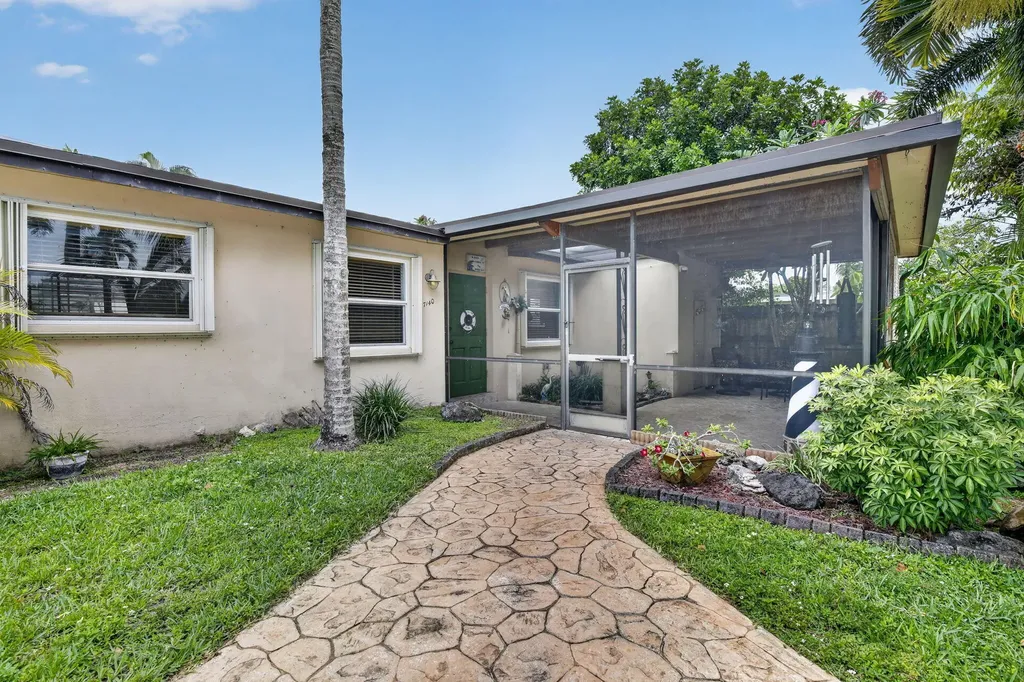 7140 Meade Street Hollywood FL 33024