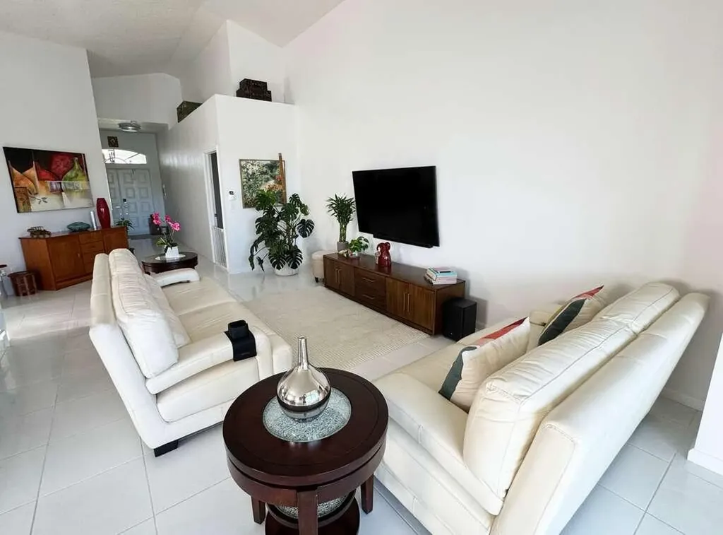 109 Derby Lane Royal Palm Beach FL 33411