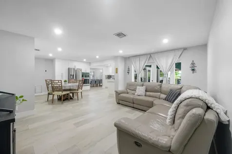 6850 NW 7th Street Plantation FL 33317