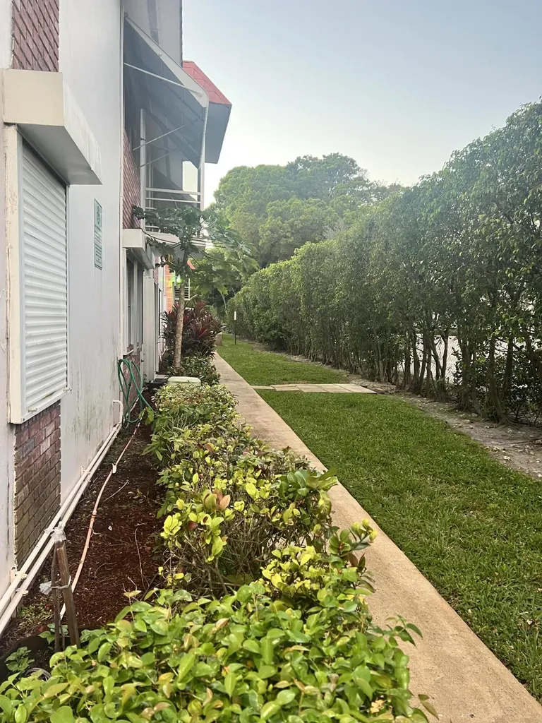 3550 NW 8th Avenue Pompano Beach FL 33064