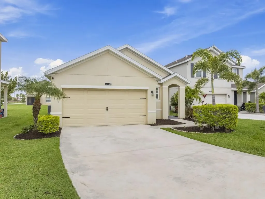 10057 SW Newberry Avenue Port St Lucie FL 34987