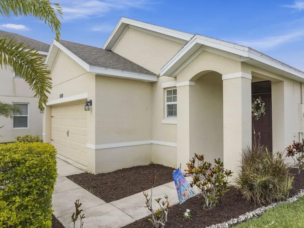 10057 SW Newberry Avenue Port St Lucie FL 34987