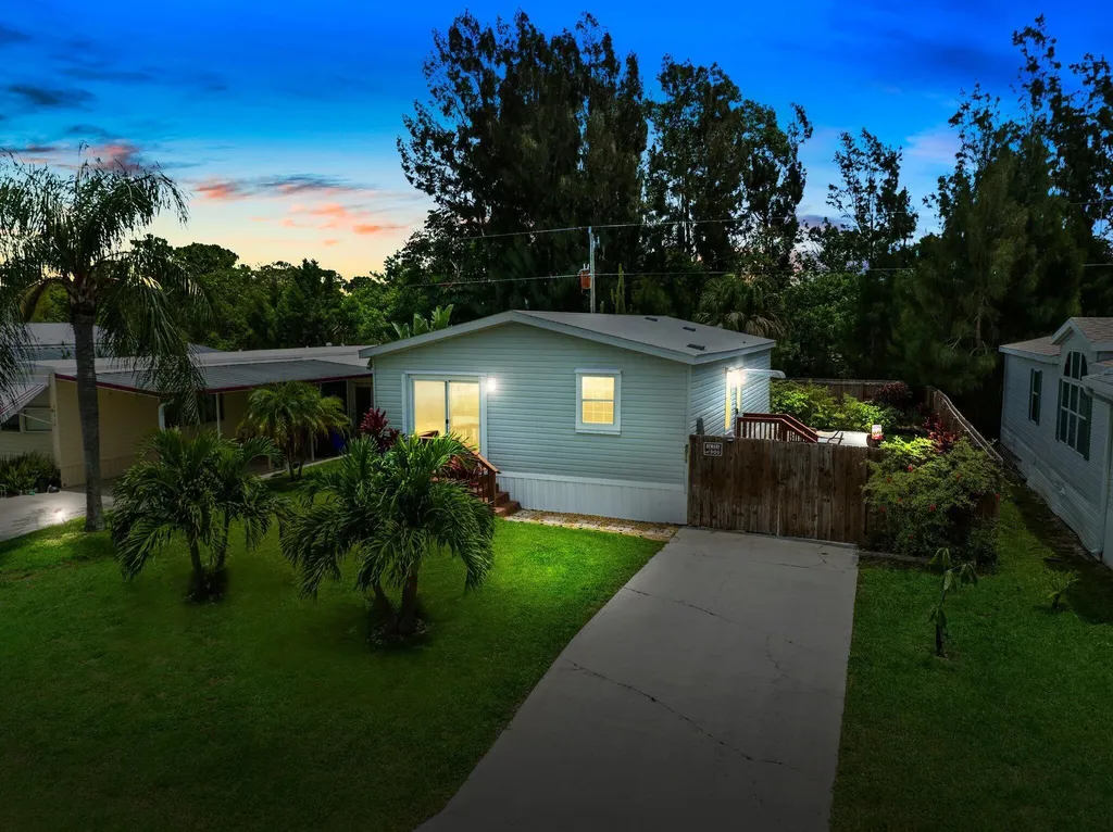 8011 SE Skylark Avenue Hobe Sound FL 33455