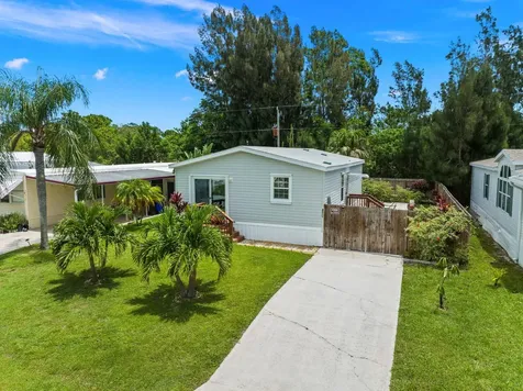 8011 SE Skylark Avenue Hobe Sound FL 33455