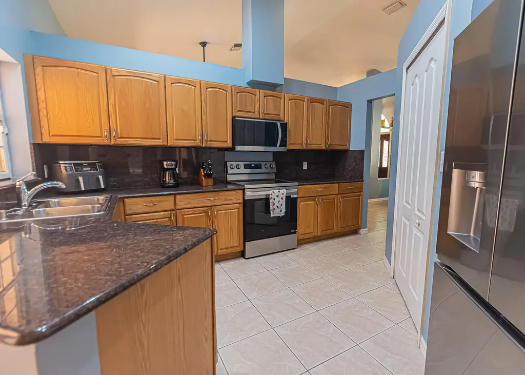 1193 SW Live Oak Cove Port St Lucie FL 34986