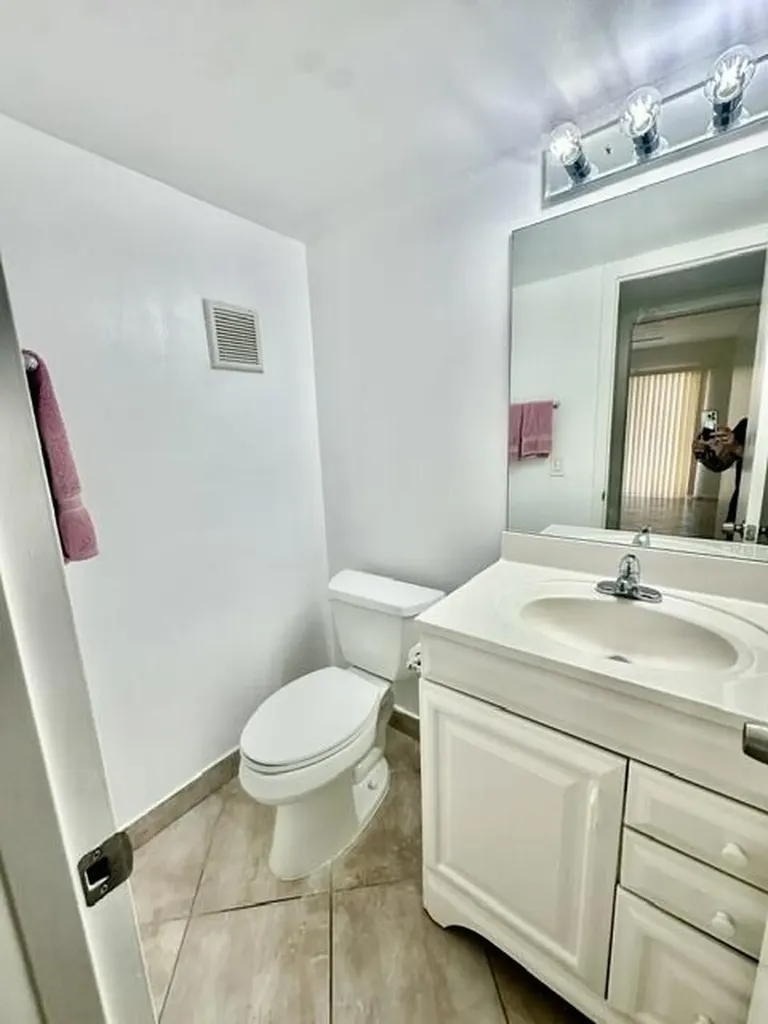 1047 Exeter C Boca Raton FL 33434