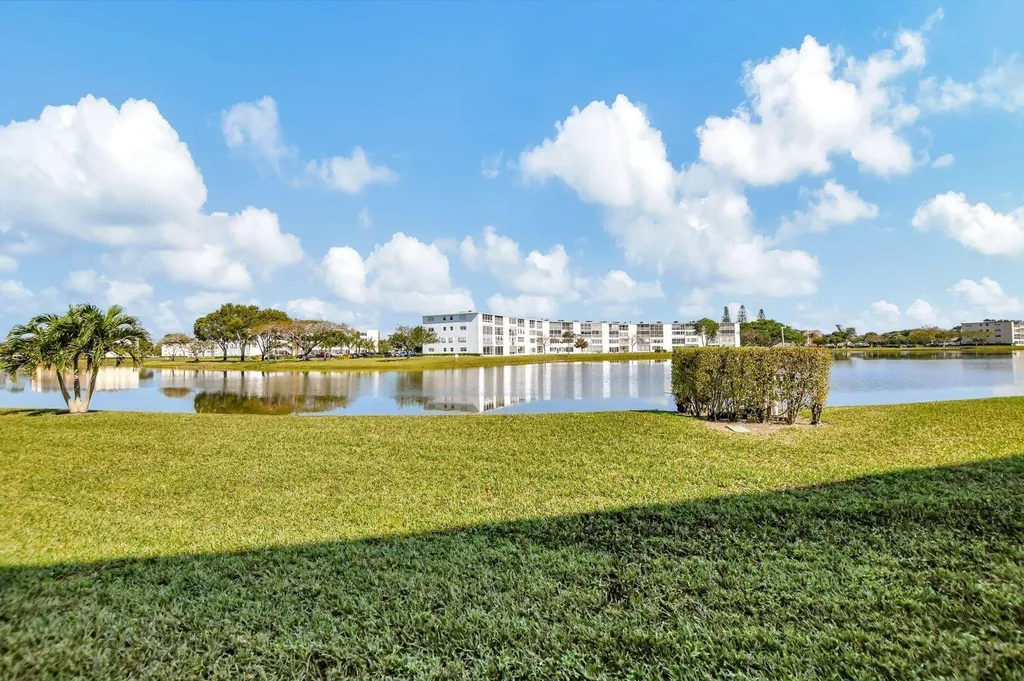 1047 Exeter C Boca Raton FL 33434