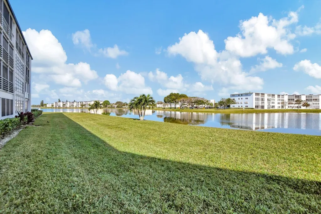 1047 Exeter C Boca Raton FL 33434