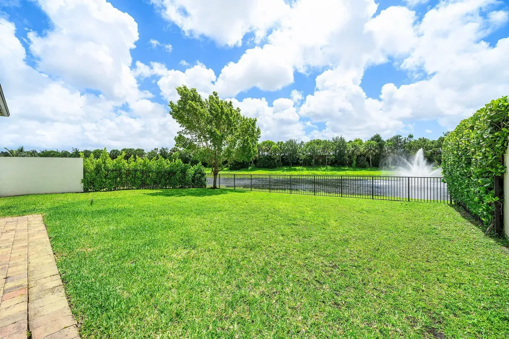 9027 Grand Prix Lane Boynton Beach FL 33472
