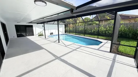 712 E Boulevard Chatelaine Delray Beach FL 33445