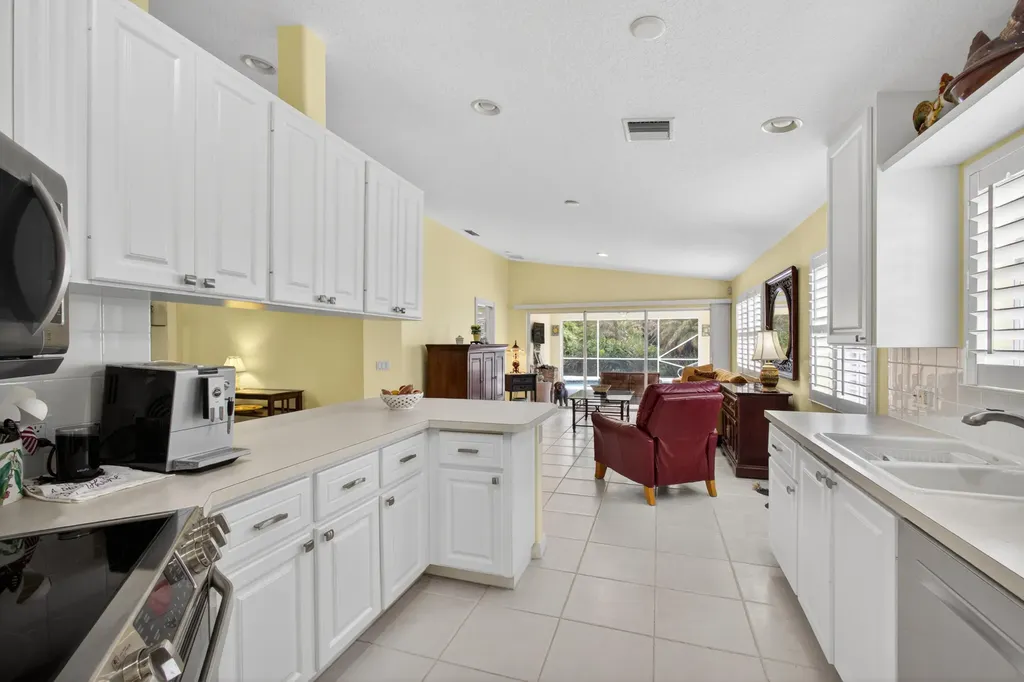 8522 SE Retreat Drive Hobe Sound FL 33455