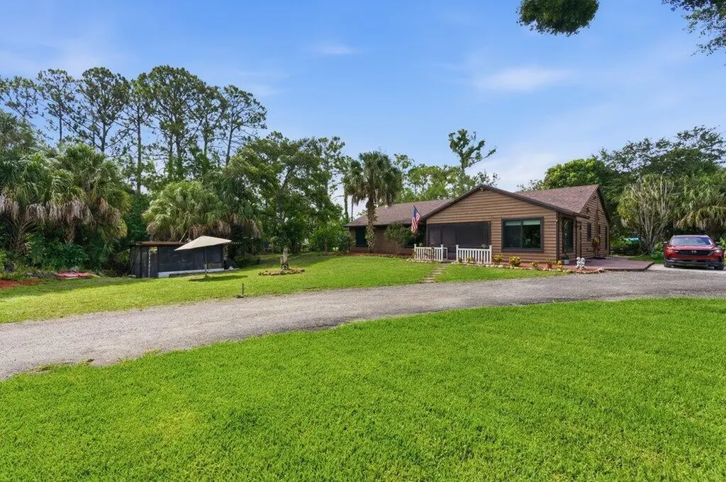 16888 Hialeah Drive W The Acreage FL 33470