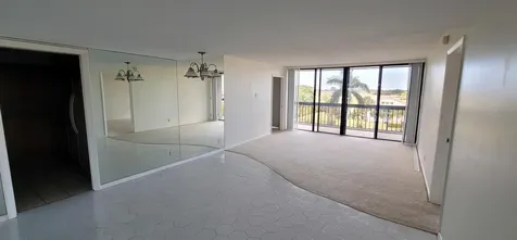 2425 Presidential Way West Palm Beach FL 33401