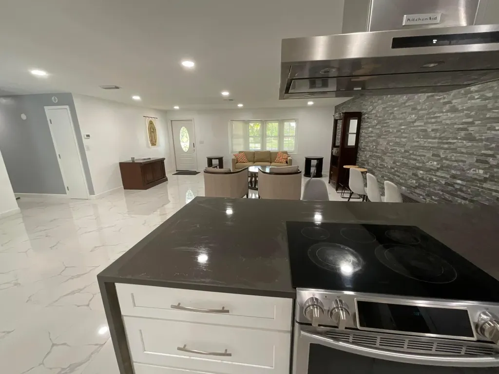 3205 NW 87th Avenue Coral Springs FL 33065