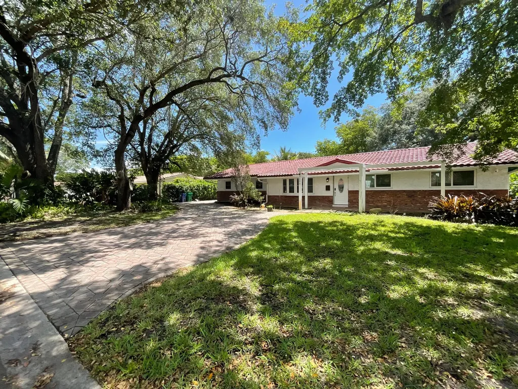 3205 NW 87th Avenue Coral Springs FL 33065
