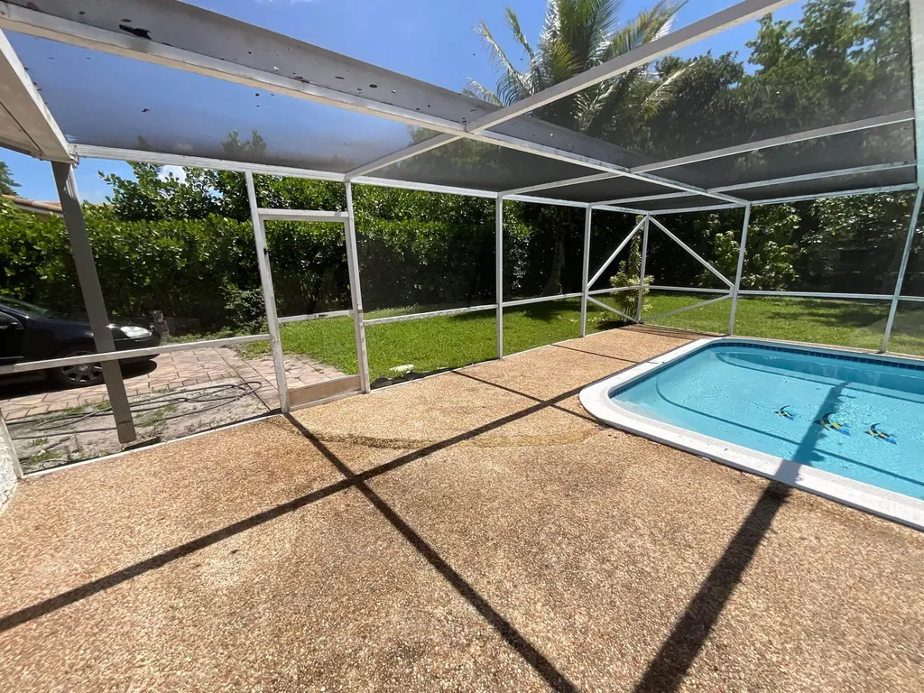3205 NW 87th Avenue Coral Springs FL 33065