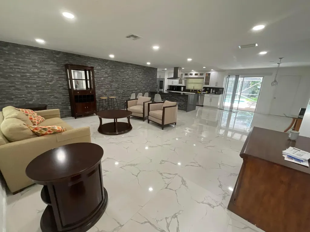 3205 NW 87th Avenue Coral Springs FL 33065