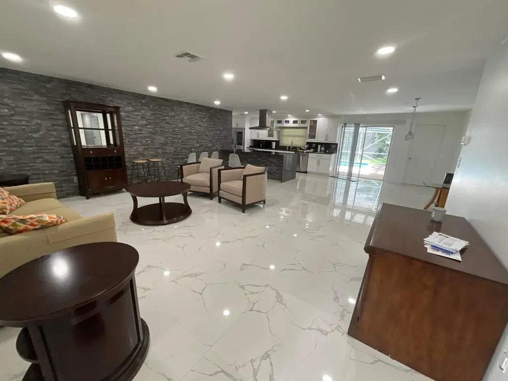 3205 NW 87th Avenue Coral Springs FL 33065