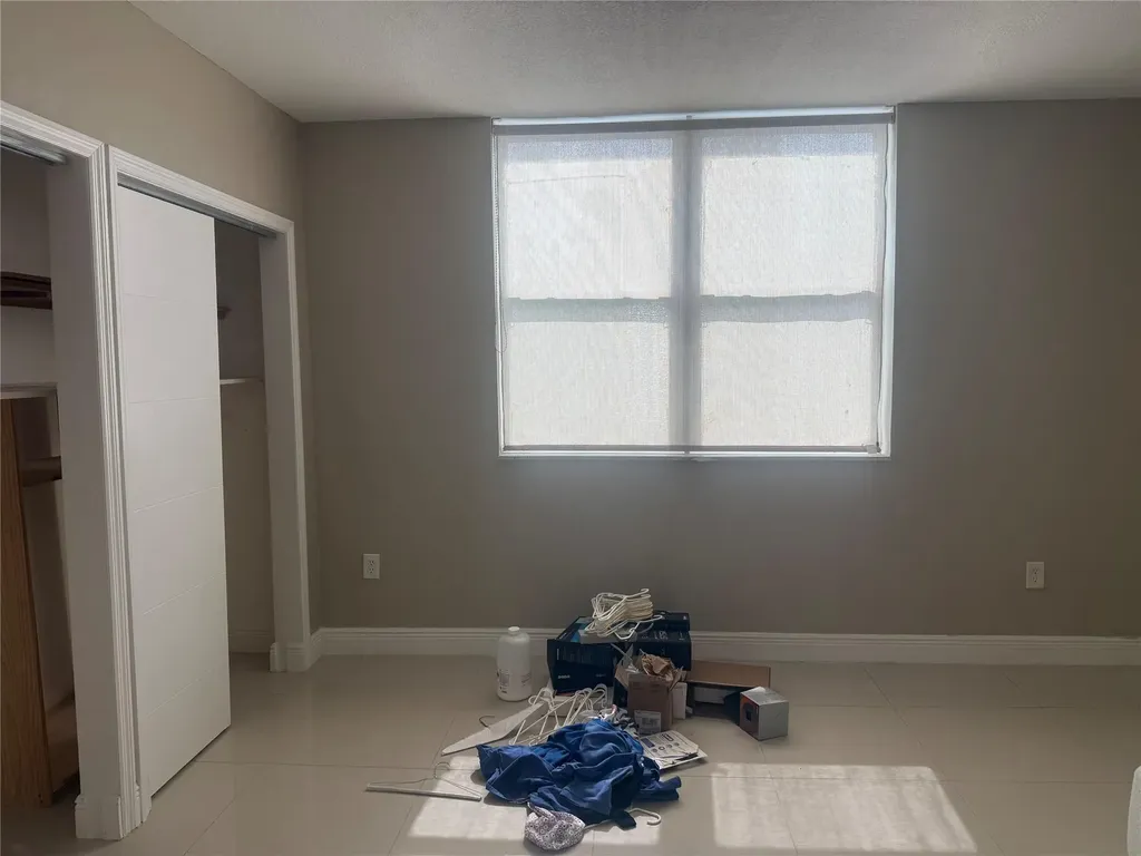 14225 Memorial Hwy 1f Highway Miami FL 33161