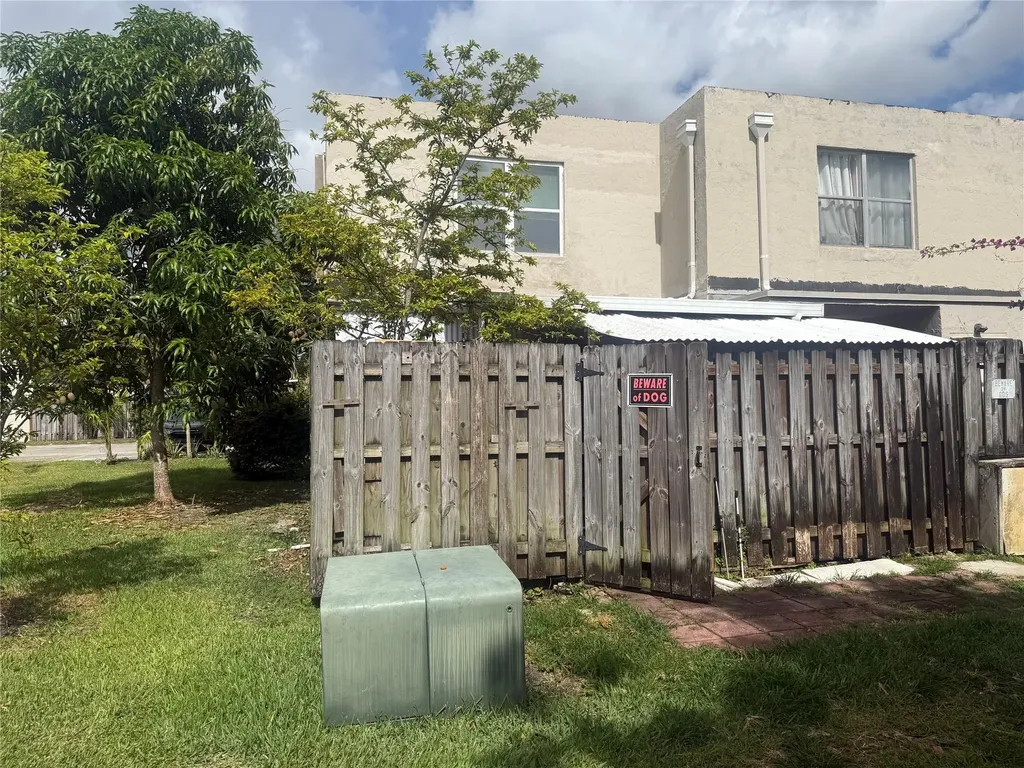 14225 Memorial Hwy 1f Highway Miami FL 33161
