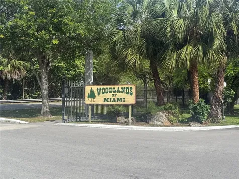 14225 Memorial Hwy 1f Highway Miami FL 33161