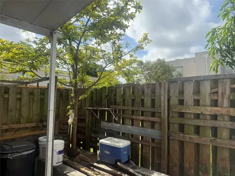 14225 Memorial Hwy 1f Highway Miami FL 33161