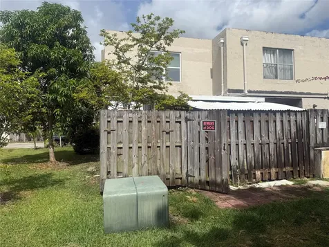 14225 Memorial Hwy 1f Highway Miami FL 33161