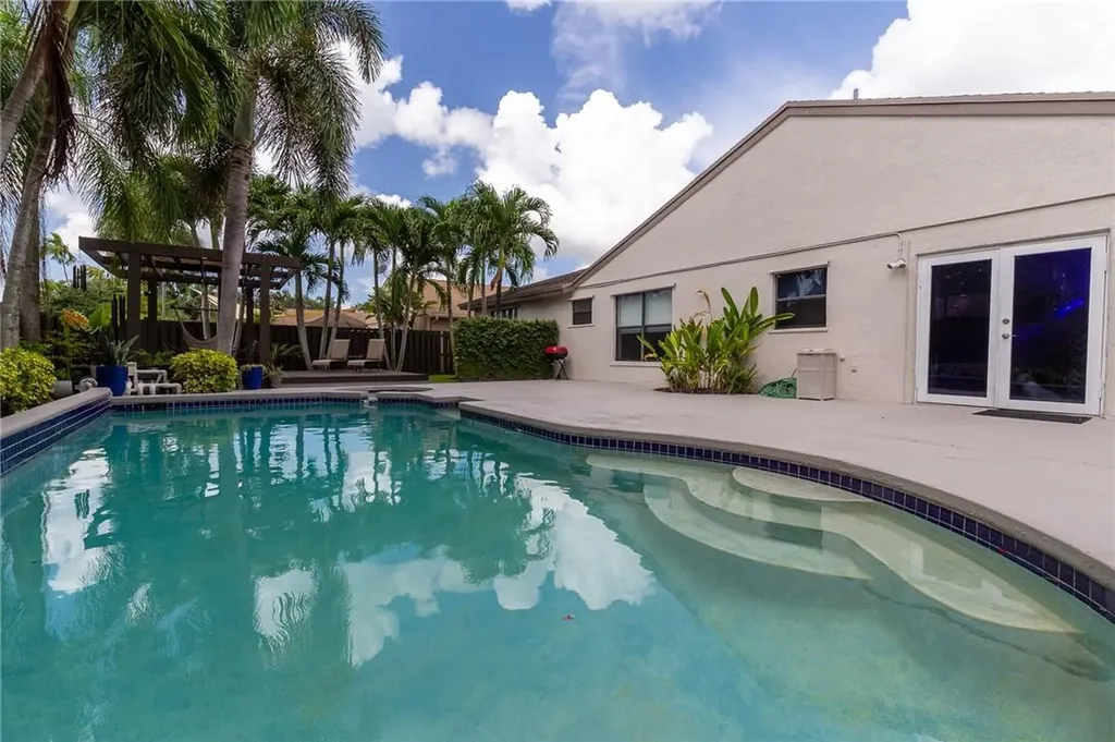 5231 SW 115th Avenue Cooper City FL 33330