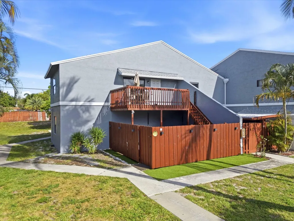 30 Crossings Circle Boynton Beach FL 33435