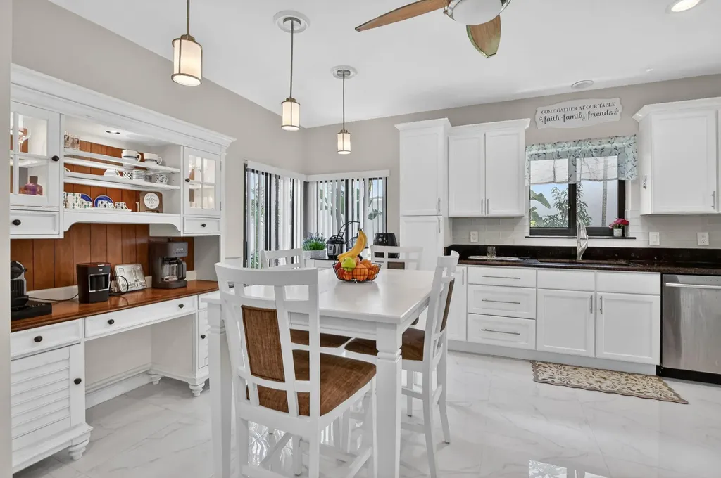6502 Via Benita Boca Raton FL 33433