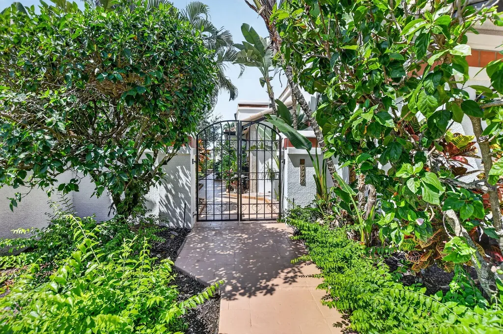 6502 Via Benita Boca Raton FL 33433