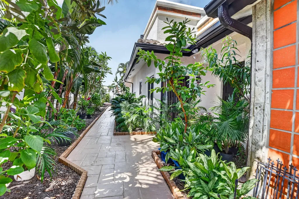 6502 Via Benita Boca Raton FL 33433
