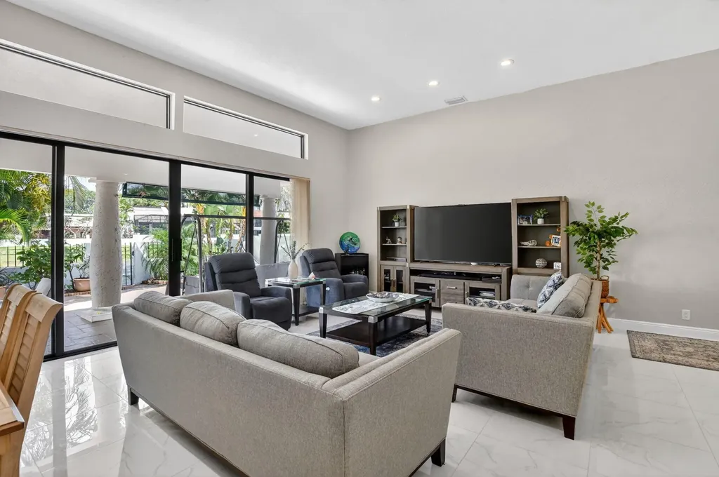 6502 Via Benita Boca Raton FL 33433