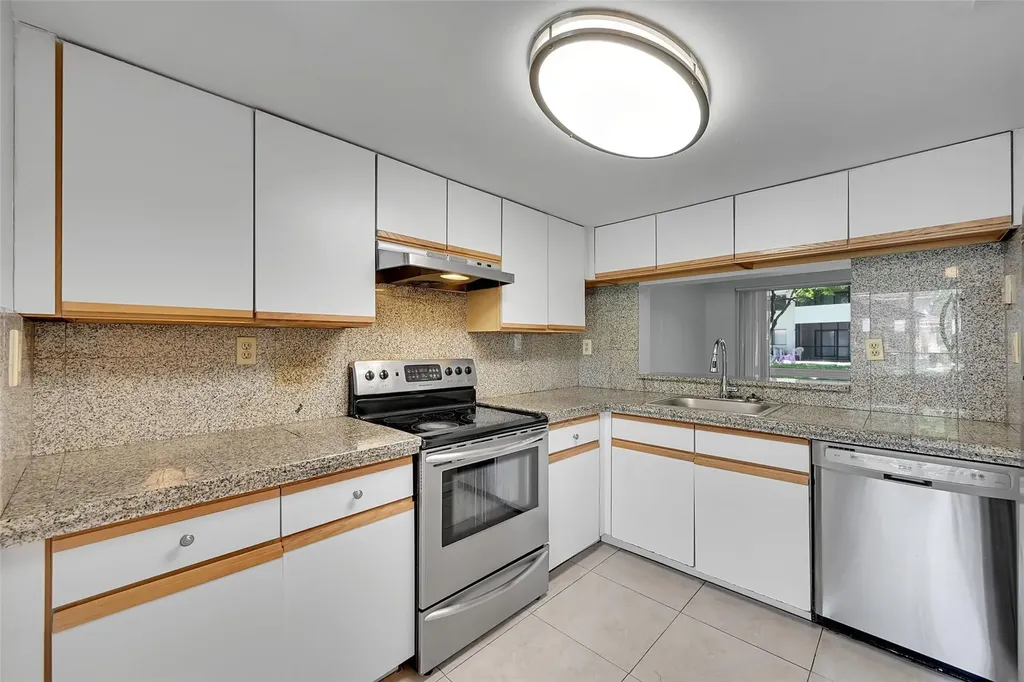 796 NW 91st Terrace Plantation FL 33324