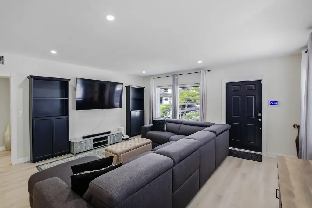 836 NE 17th Terrace Fort Lauderdale FL 33304