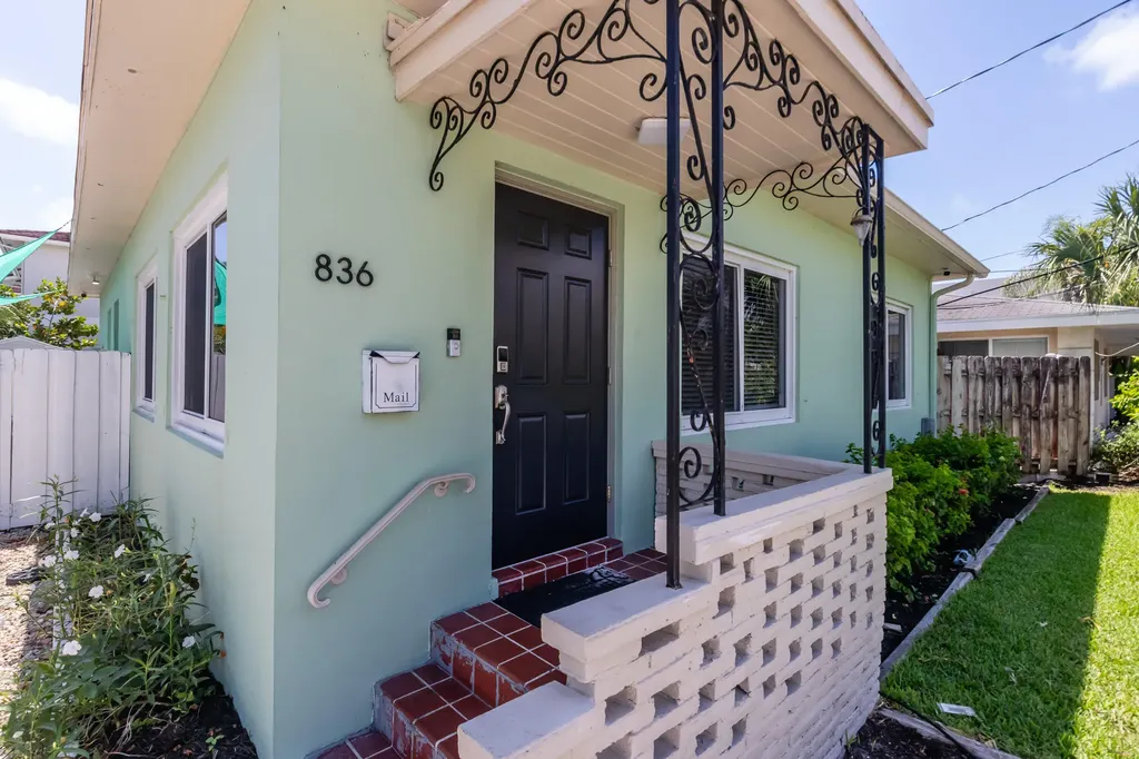 836 NE 17th Terrace Fort Lauderdale FL 33304
