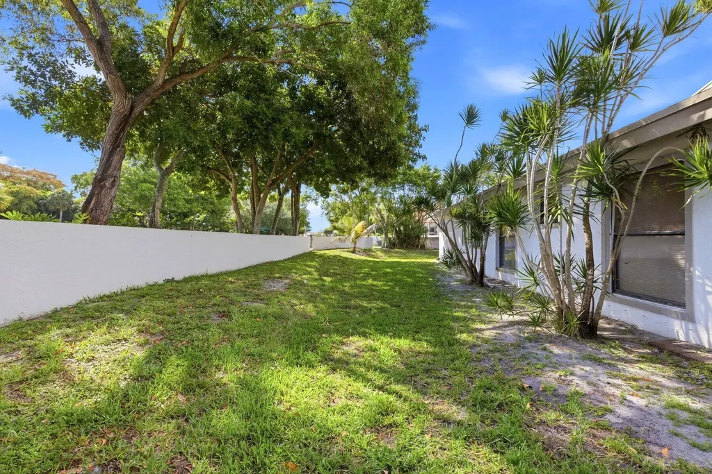 6670 Canary Palm Circle Boca Raton FL 33433