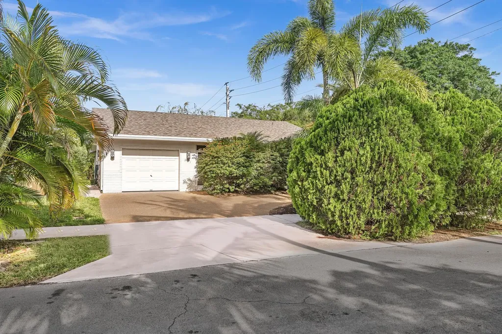 321 SW 30th Terrace Deerfield Beach FL 33442