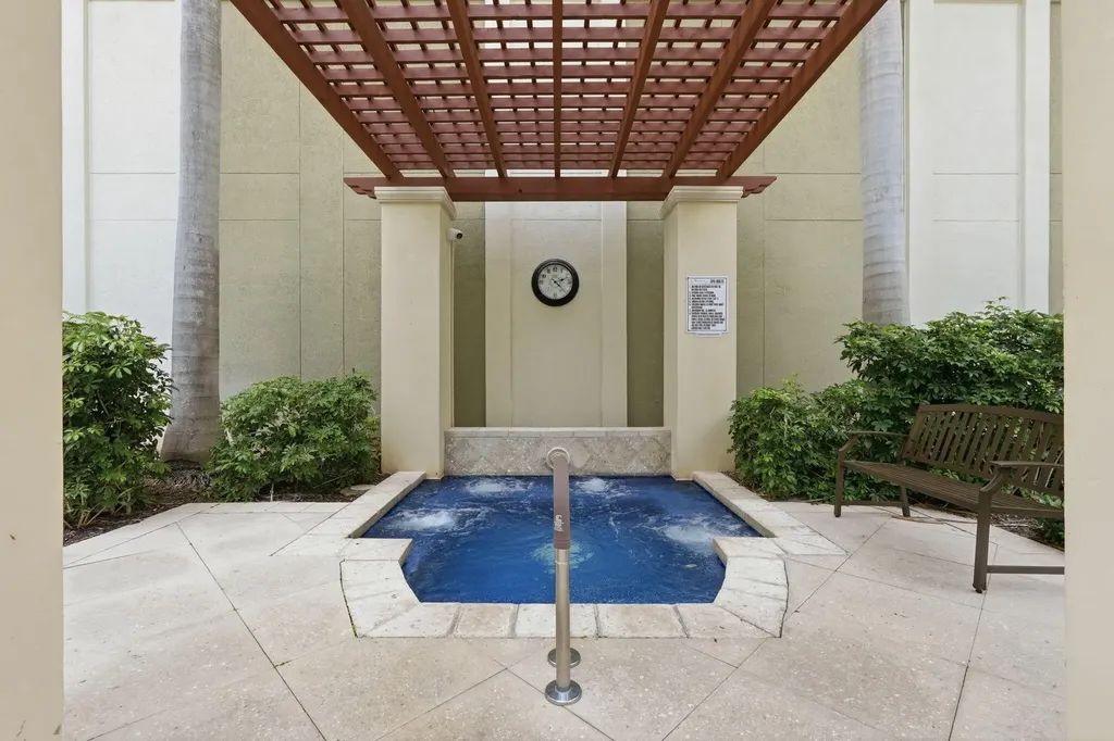 802 W Windward Way Lantana FL 33462