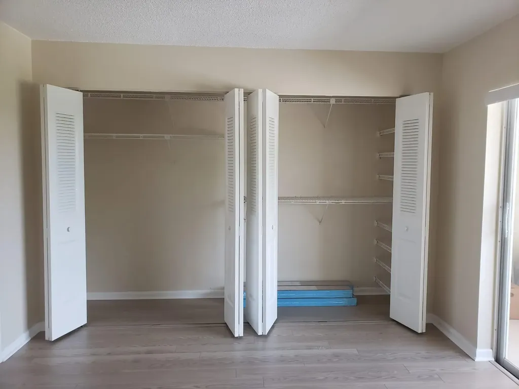 146 Canterbury West Palm Beach FL 33417