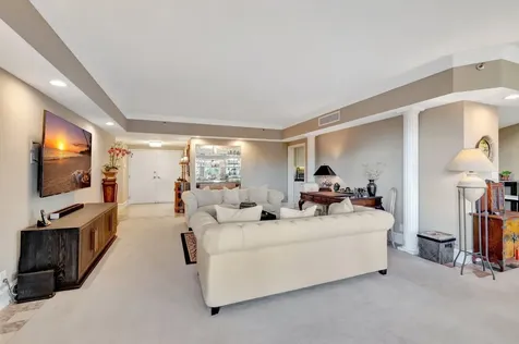 300 SE 5th Avenue Boca Raton FL 33432