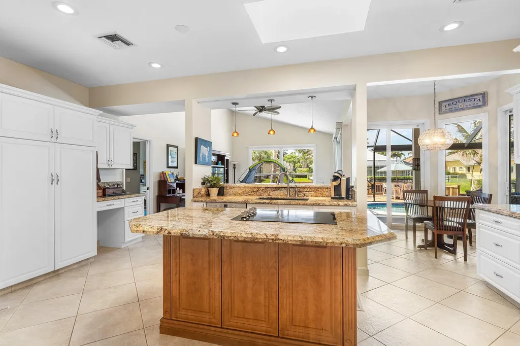 8926 SE North Passage Way Jupiter FL 33469