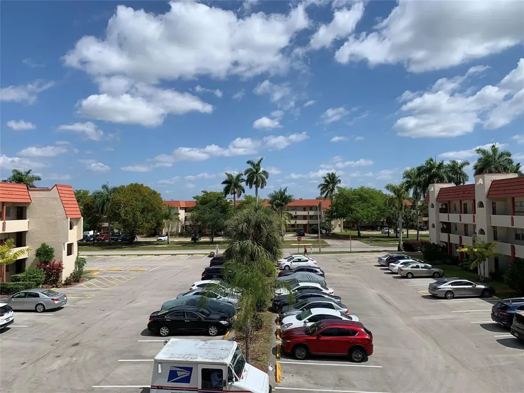 8080 N Sunrise Lakes N Sunrise FL 33322