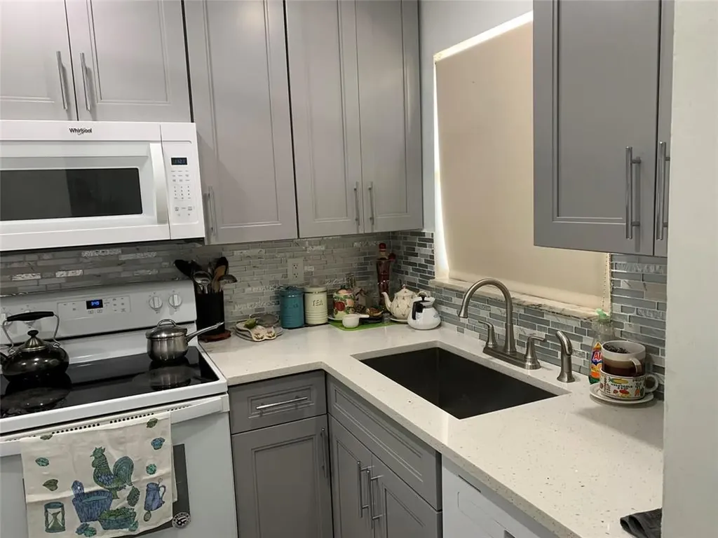 8080 N Sunrise Lakes N Sunrise FL 33322