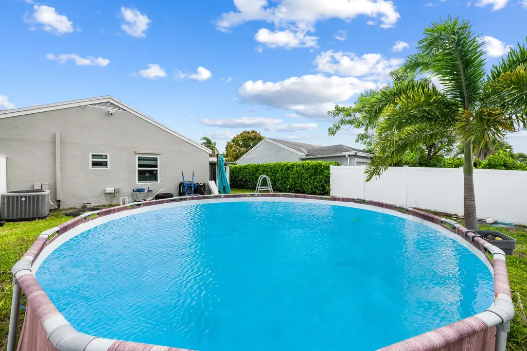 18833 Cloud Lake Circle Boca Raton FL 33496