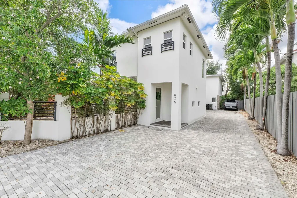 825 NE 17th Way Fort Lauderdale FL 33304