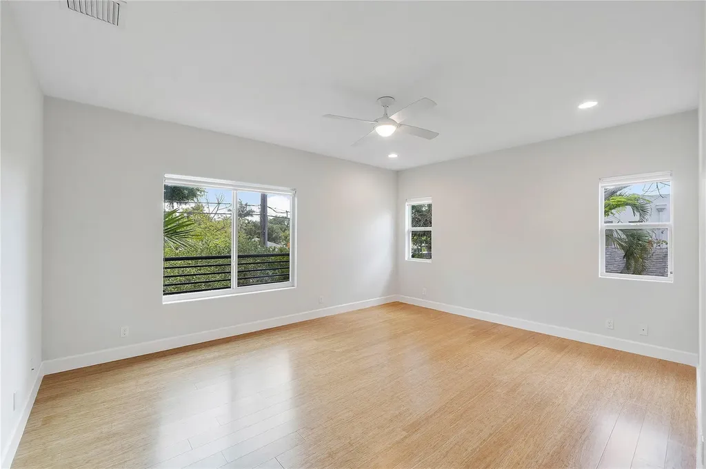 825 NE 17th Way Fort Lauderdale FL 33304