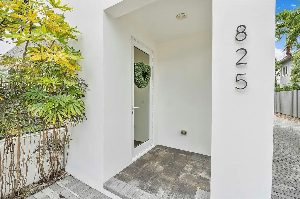 825 NE 17th Way Fort Lauderdale FL 33304