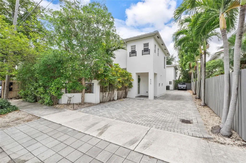 825 NE 17th Way Fort Lauderdale FL 33304